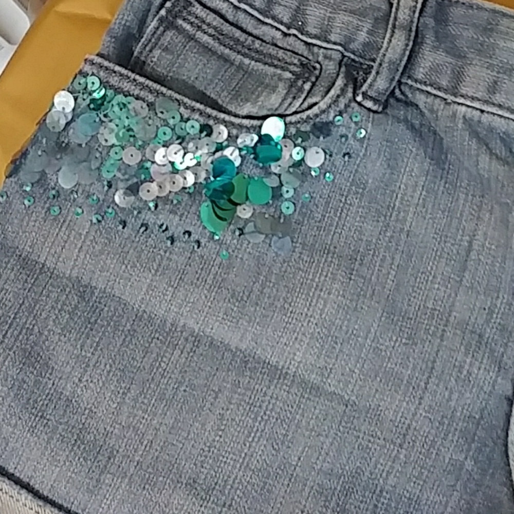 Shorts - Picture 2 of 6
